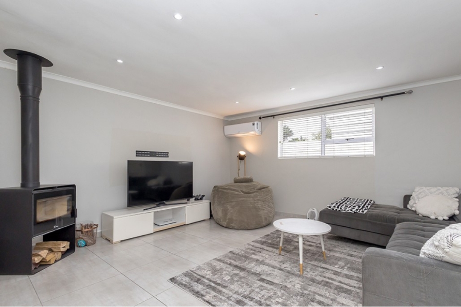 3 Bedroom Property for Sale in Sunningdale Western Cape